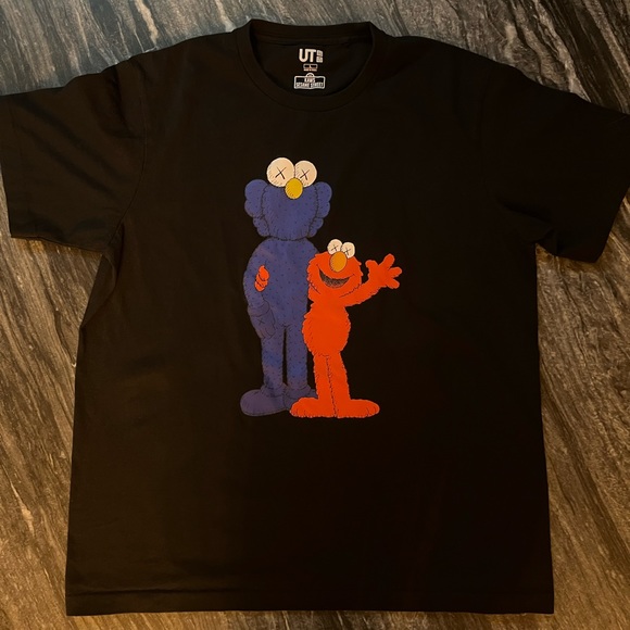 Kaws X Uniqlo X Sesame Street BFF Elmo Tee NWOT - Picture 3 of 7